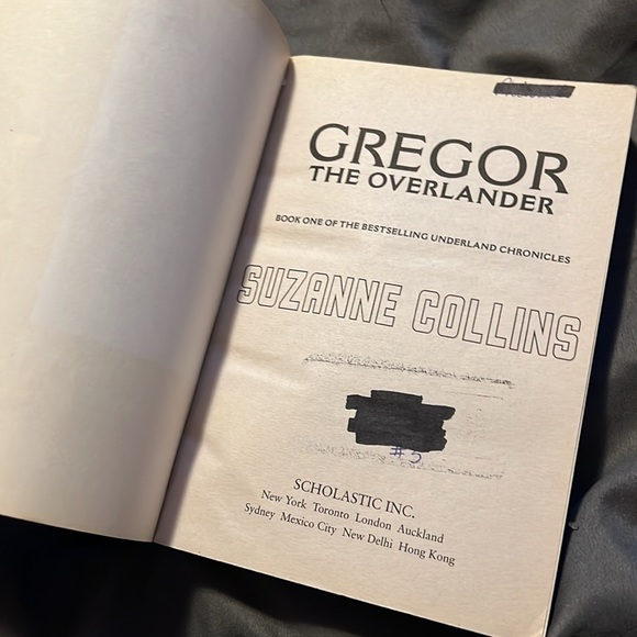 Gregor the Overlander Novel by Suzanne Collins - Picture 4 of 6